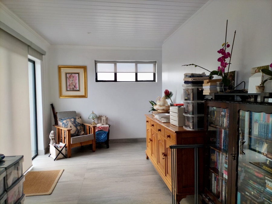 5 Bedroom Property for Sale in Fraaiuitsig Western Cape